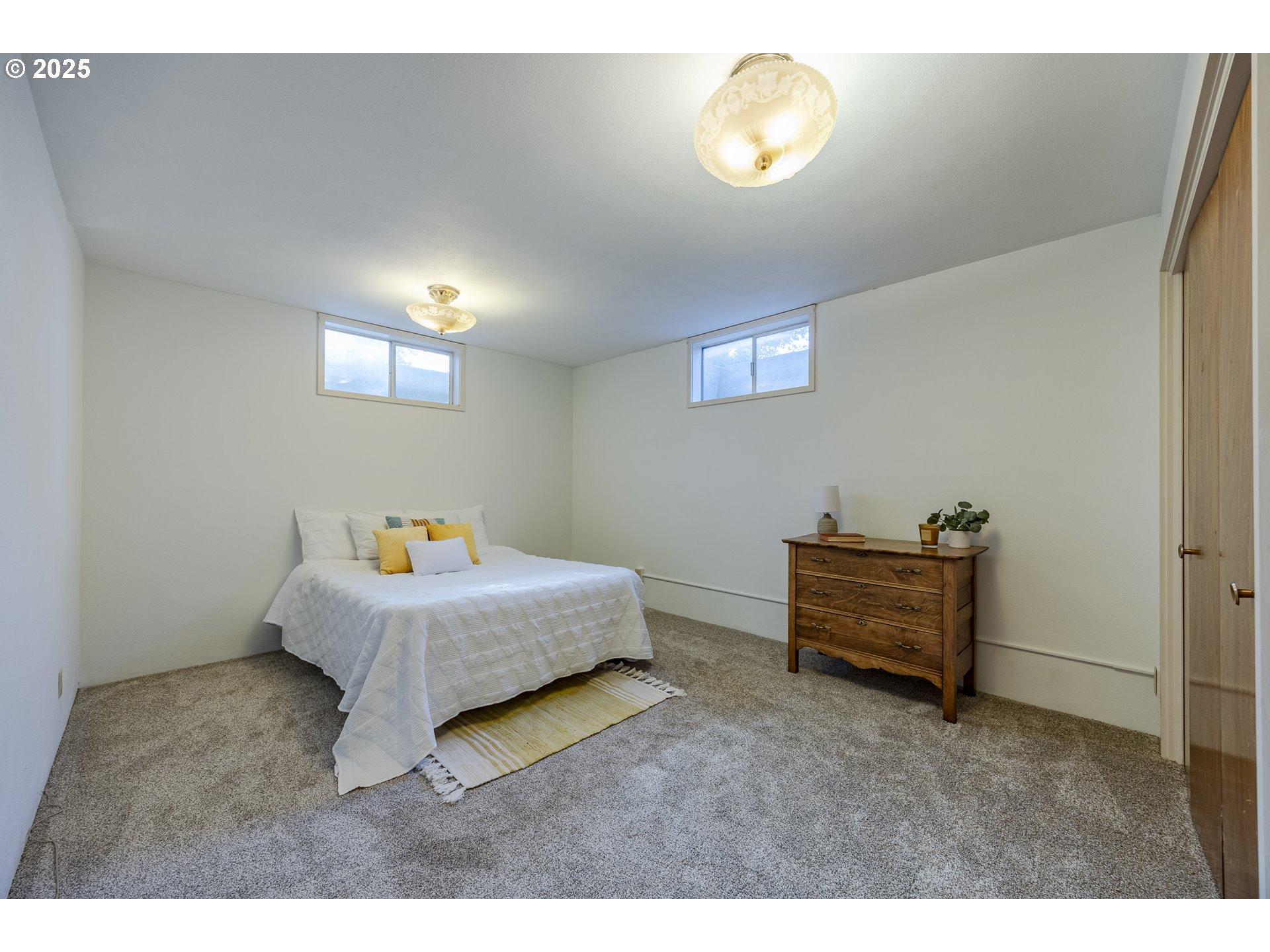 641 City View Boulevard Springfield, OR 97477 - Photo 35 of 48 a bedroom with furniture and a window