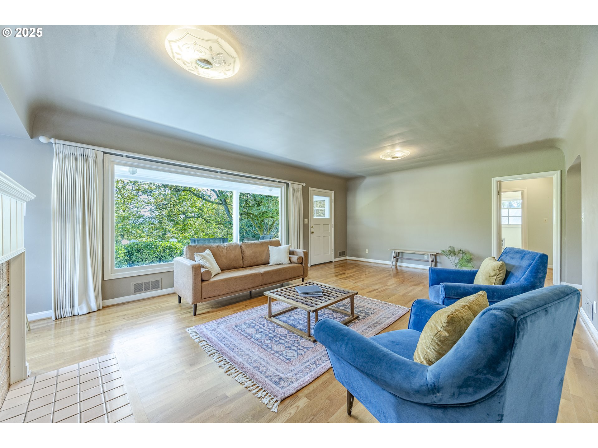 641 City View Boulevard Springfield, OR 97477 - Photo 9 of 48 a living room with furniture and a window