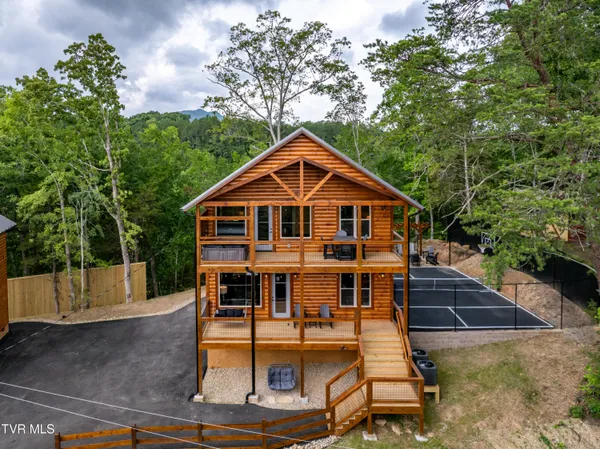 $699,900 | 640 Sunrise Boulevard, Sevierville, TN 37862