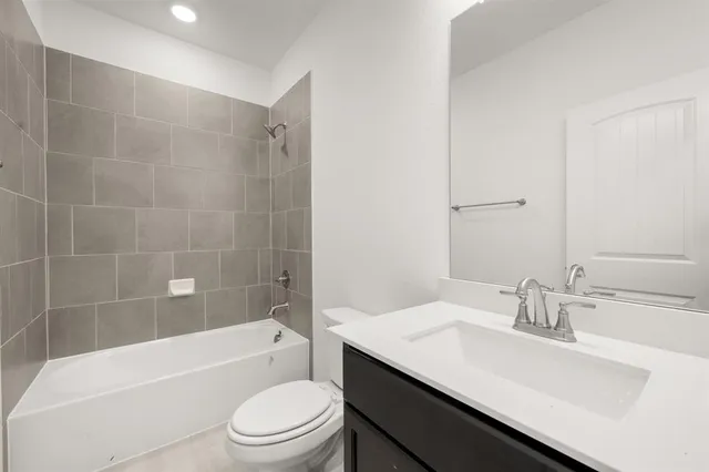 $486,948 | 7582 Wild Mint Trail, Venus, TX 76084