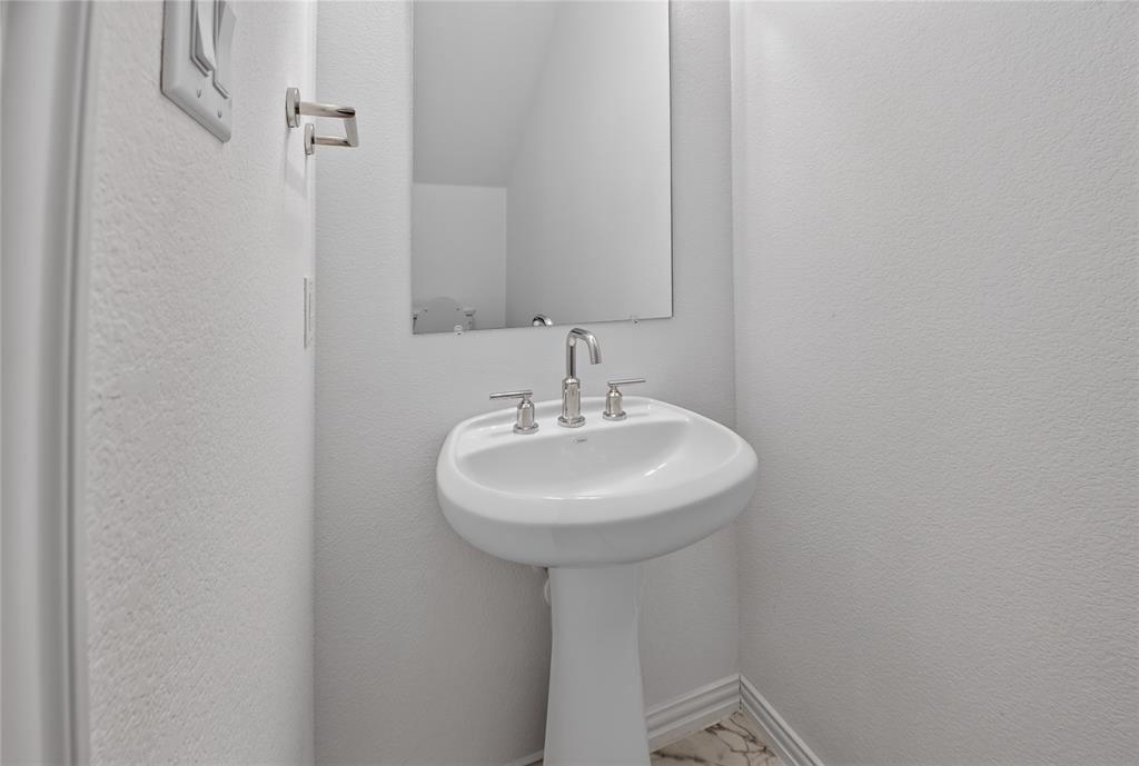 4713 Craymore Road Dallas, TX 75228 - Photo 9 of 24 Gallery Image 9