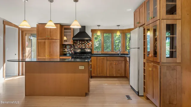 $650,000 | 2 Lake Avenue, Great Barrington, MA 01230