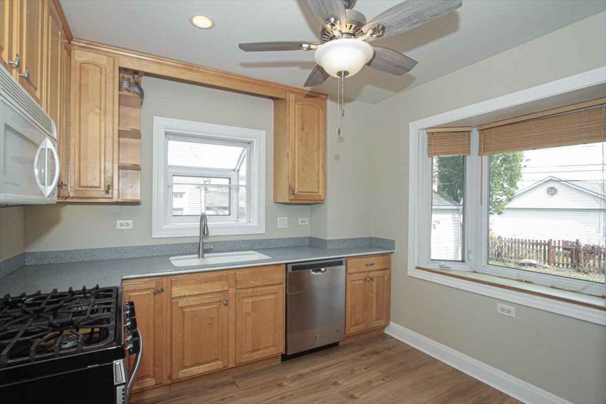 281 Oxford Road Des Plaines, IL 60016 - Photo 11 of 26 Gallery Image 11
