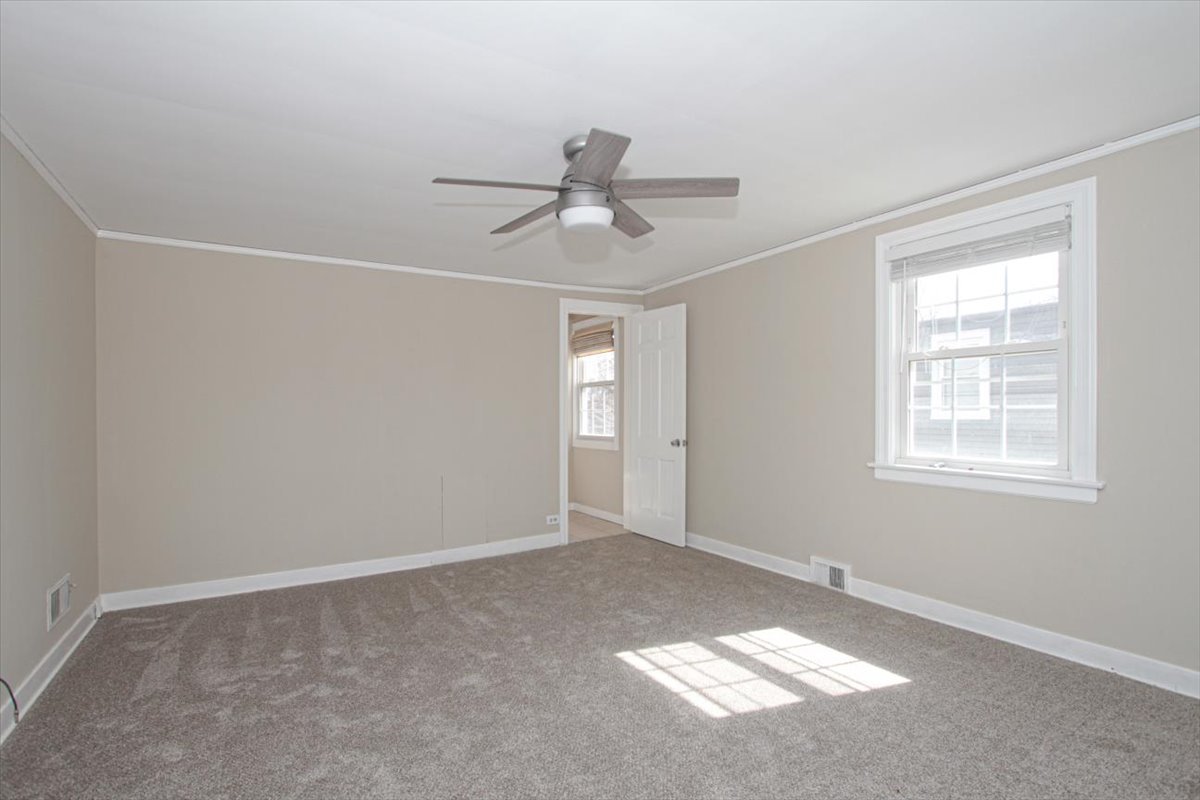 281 Oxford Road Des Plaines, IL 60016 - Photo 14 of 26 Gallery Image 14