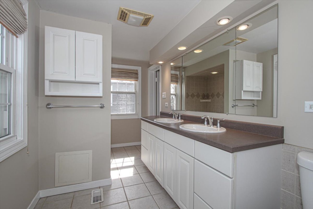 281 Oxford Road Des Plaines, IL 60016 - Photo 16 of 26 Gallery Image 16