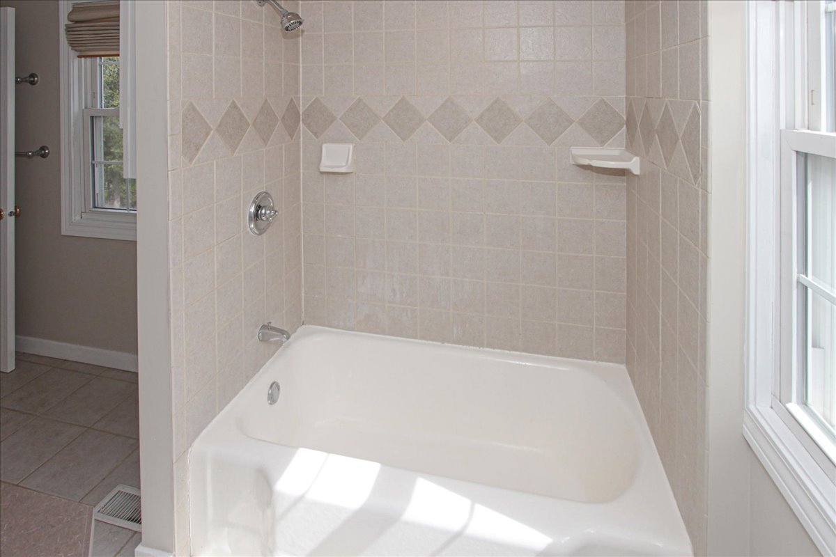 281 Oxford Road Des Plaines, IL 60016 - Photo 17 of 26 Gallery Image 17