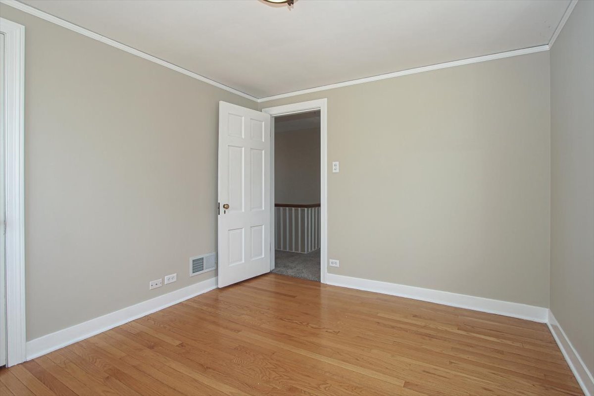 281 Oxford Road Des Plaines, IL 60016 - Photo 19 of 26 Gallery Image 19