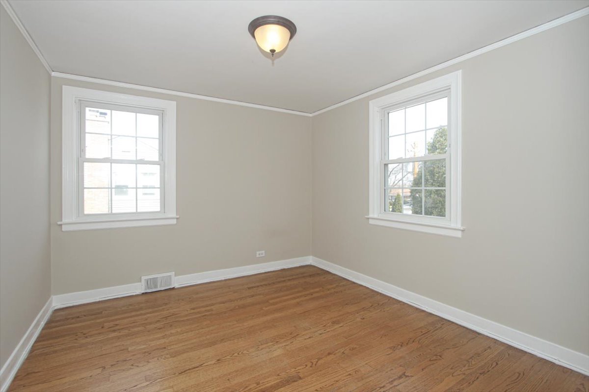 281 Oxford Road Des Plaines, IL 60016 - Photo 20 of 26 Gallery Image 20