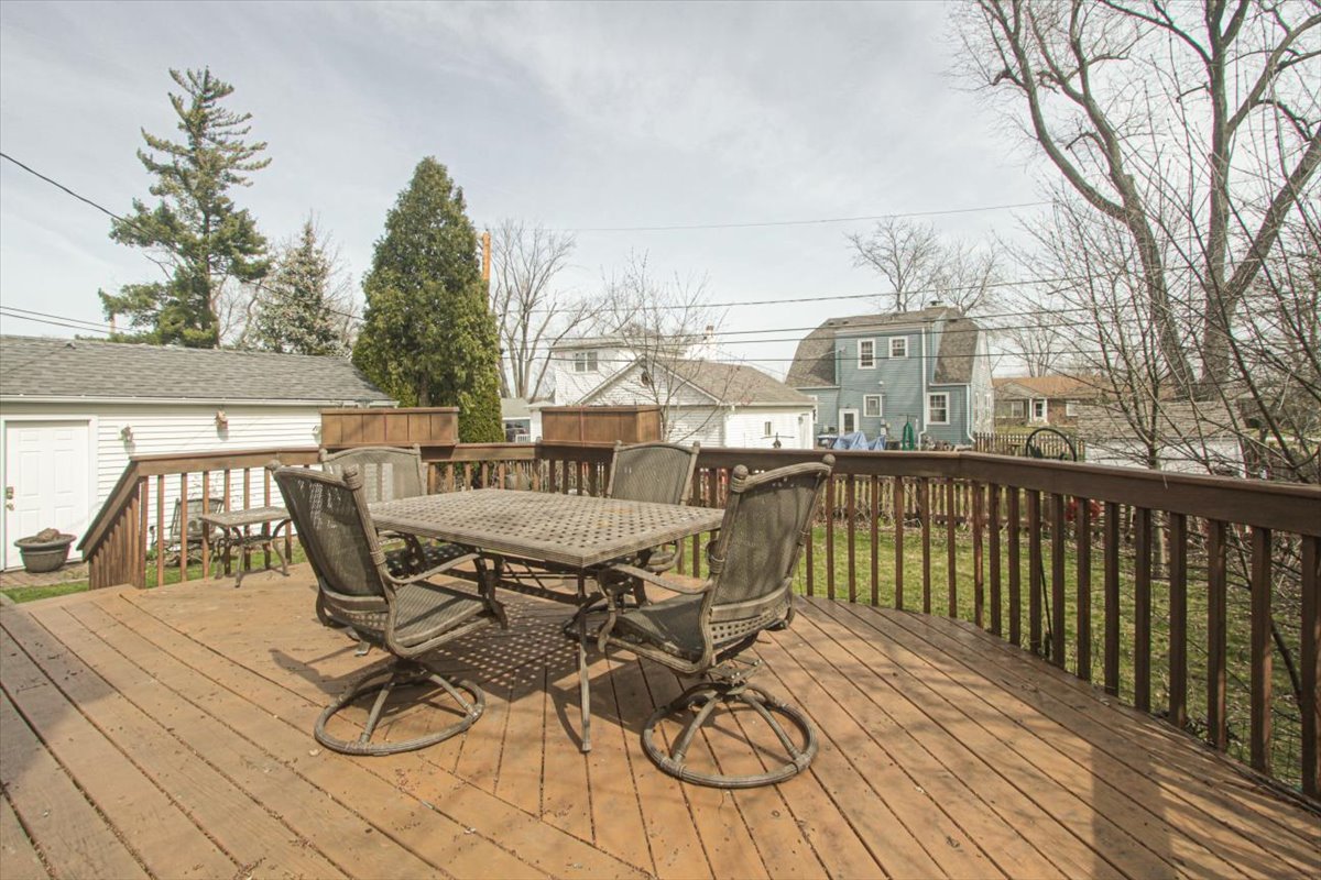 281 Oxford Road Des Plaines, IL 60016 - Photo 25 of 26 Gallery Image 25