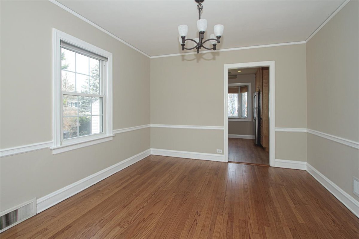 281 Oxford Road Des Plaines, IL 60016 - Photo 8 of 26 Gallery Image 8