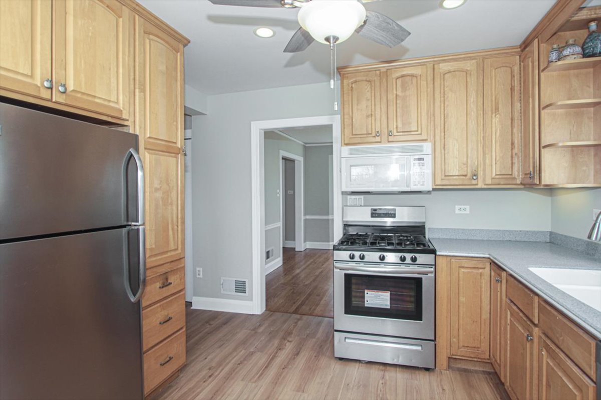 281 Oxford Road Des Plaines, IL 60016 - Photo 9 of 26 Gallery Image 9