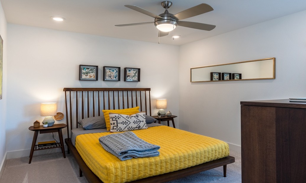 8608 Turaco Trail Austin, TX 78744 - Photo 13 of 20 a bedroom with a bed and lamp