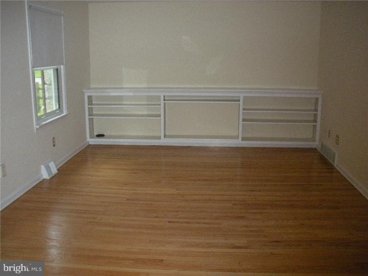 505 Arbordale Road Wayne, PA 19087 - Photo 10 of 13 Living Room