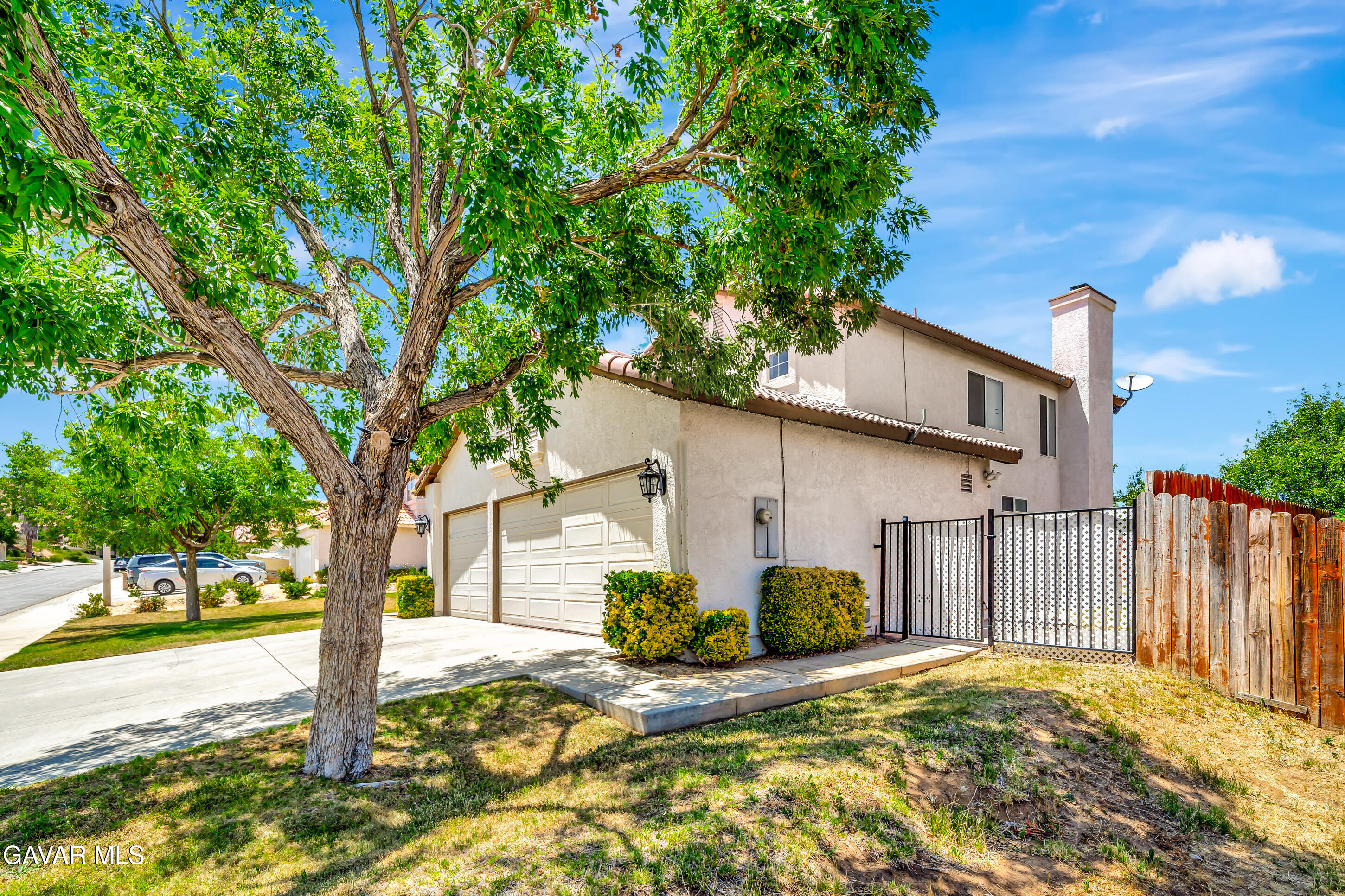 3115 Crowne Drive Palmdale, CA 93551 - Photo 19 of 51 a view of a house with a tree in the background