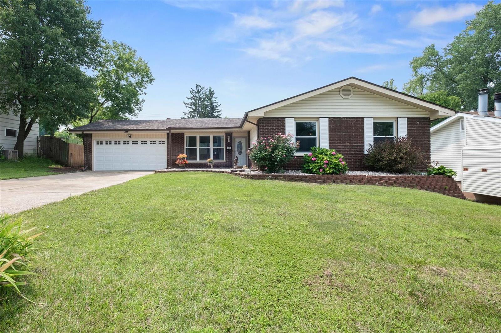 120 Hunters Ridge St. Charles, MO 63301 - Photo 1 of 34 Gallery Image 1