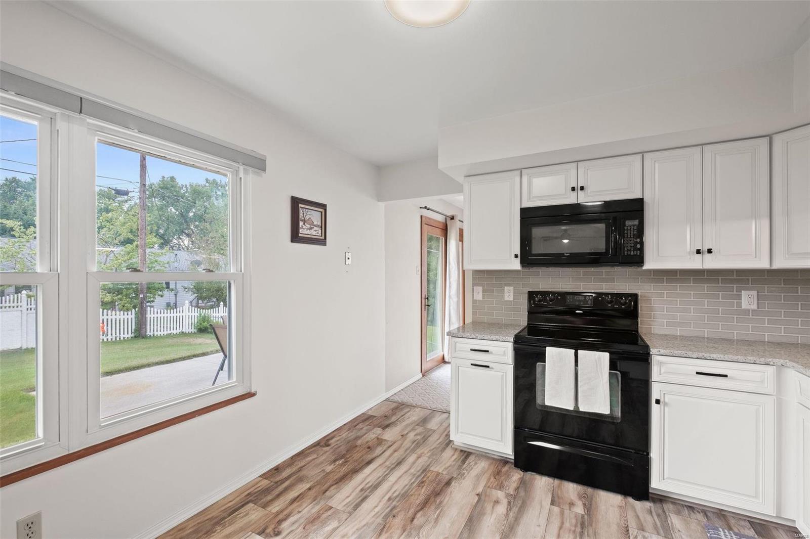 120 Hunters Ridge St. Charles, MO 63301 - Photo 6 of 34 Gallery Image 6