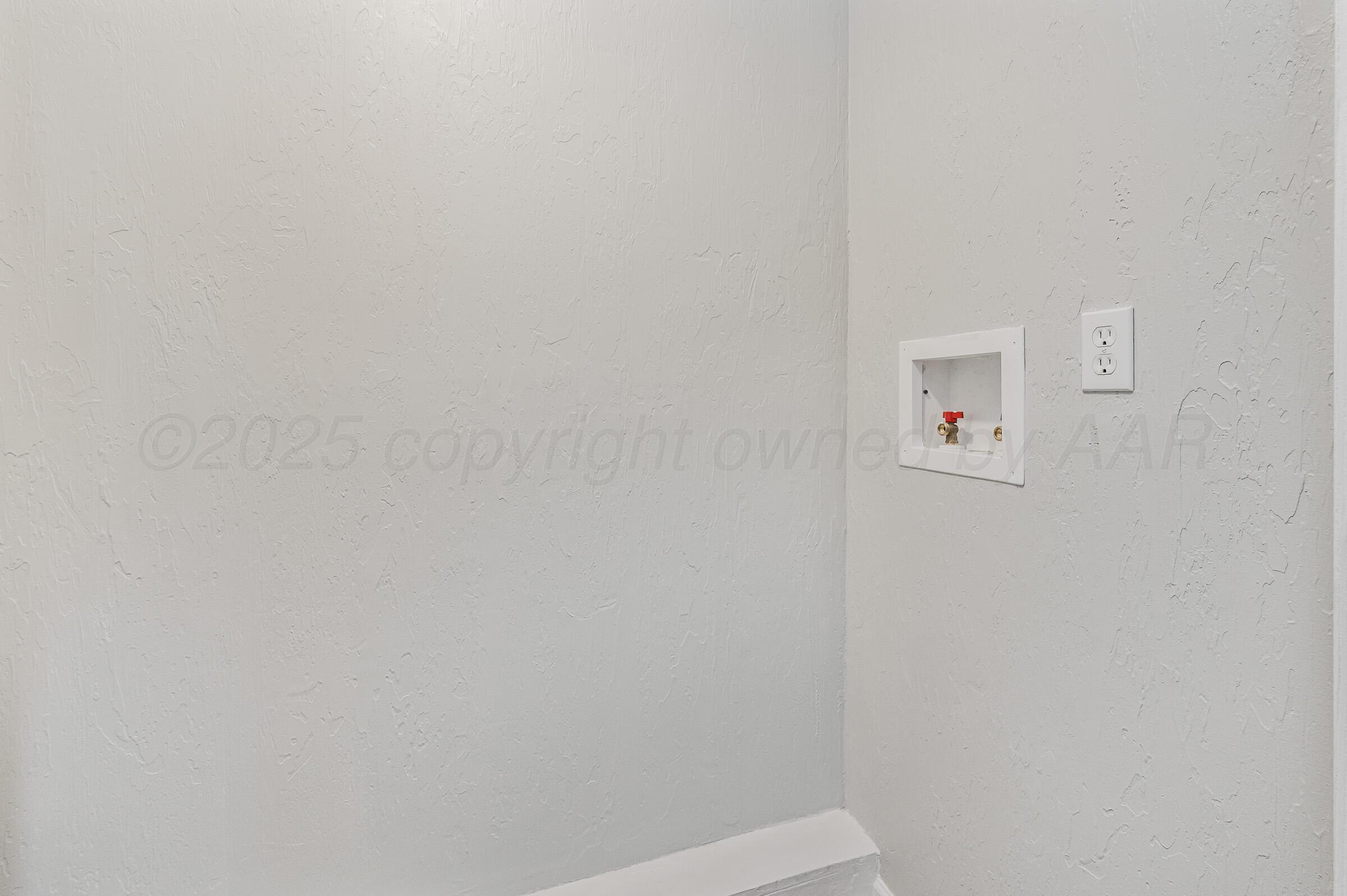 3705 South Polk Street Amarillo, TX 79110 - Photo 16 of 16 close up of a white marble wall