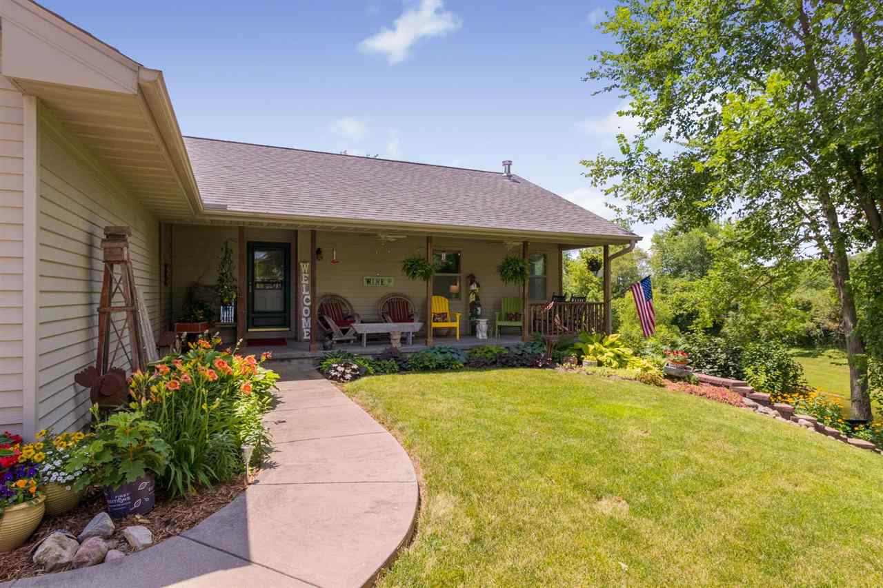 2318 Jordan Creek Road Northeast Solon, IA 52333 - Photo 2 of 43 Gallery Image 2