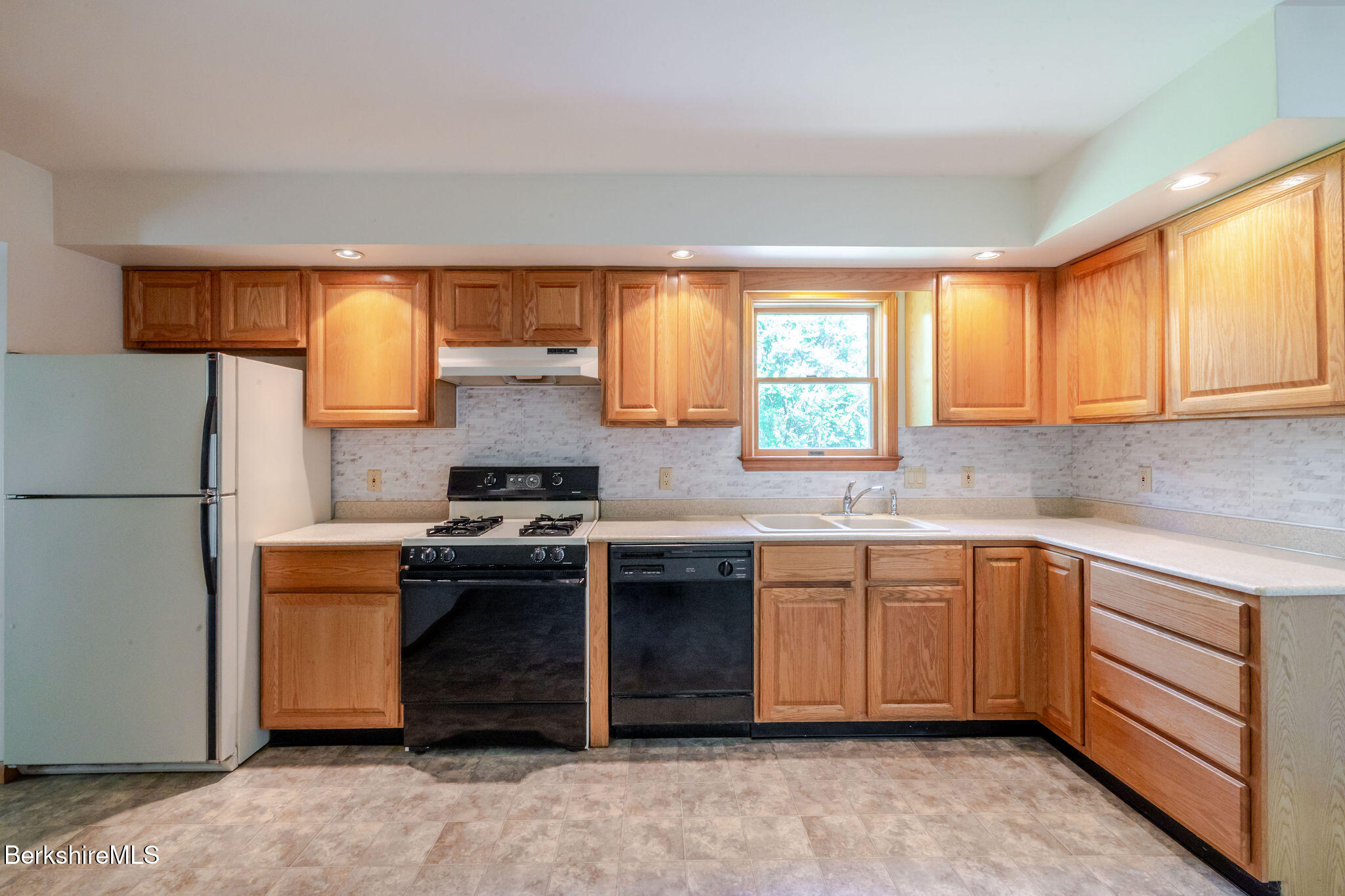 127 Old Joe Road Sheffield, MA 01230 - Photo 4 of 40 Kitchen