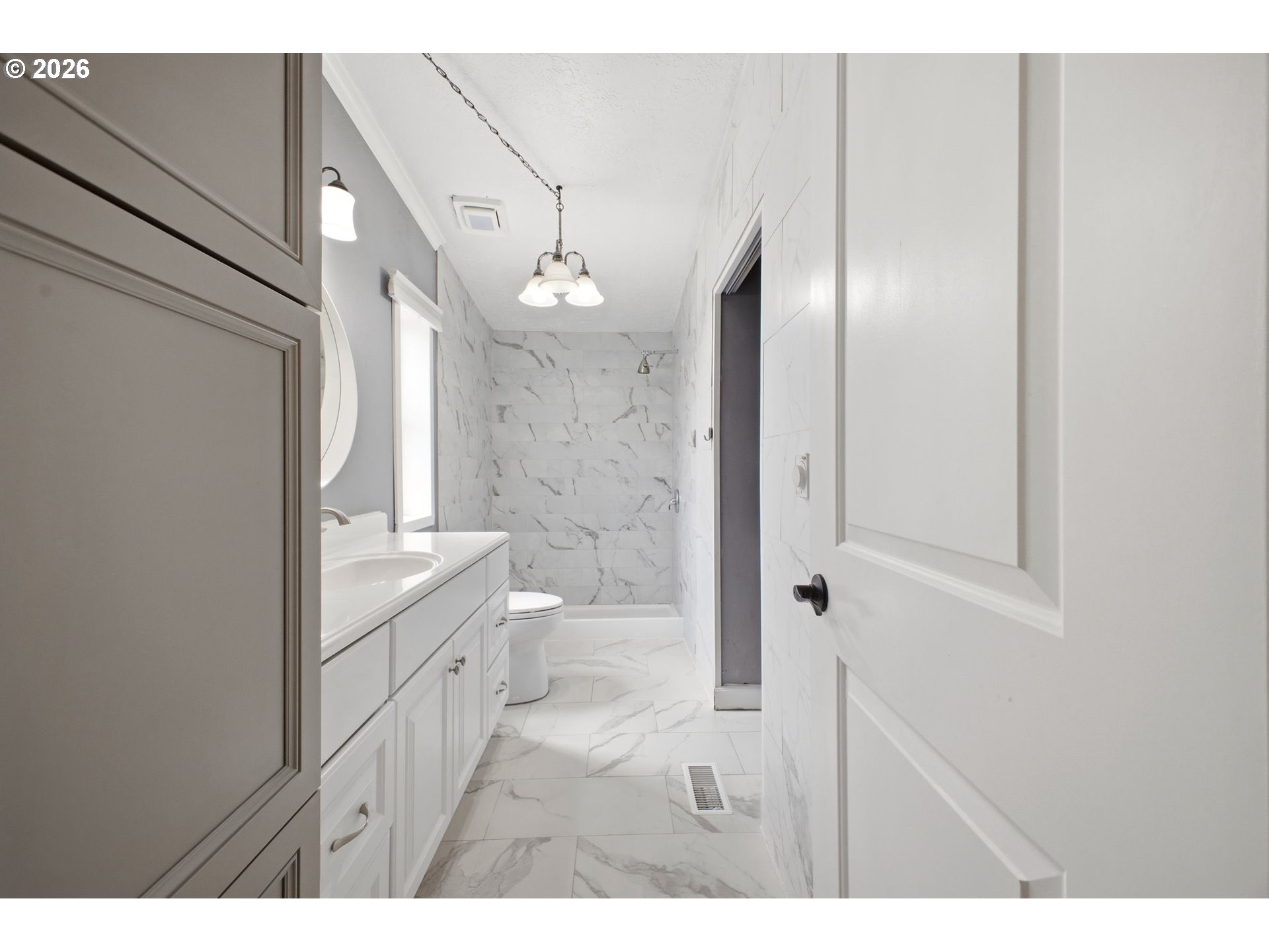 851 Southwest Sunset Way, Unit 28 Troutdale, OR 97060 - Photo 22 of 40 Bathroom, Attached