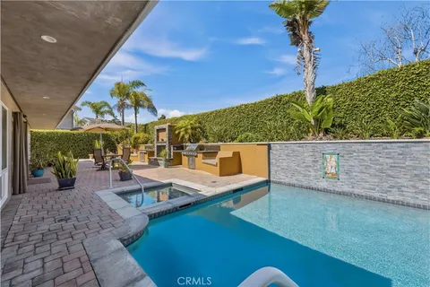 $2,299,000 | 17140 Edgewater Lane, Huntington Beach, CA 92649