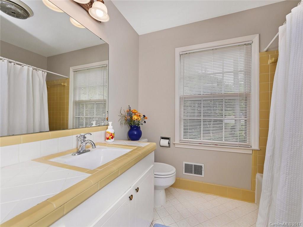 2721 Whiffletree Road Charlotte, NC 28210 - Photo 18 of 22 Gallery Image 18
