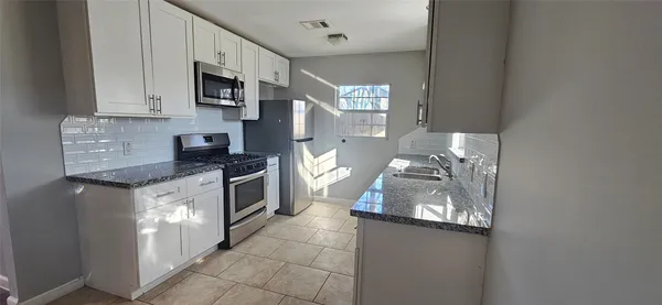 $1,400 | 2914 Staples Street, Houston, TX 77026