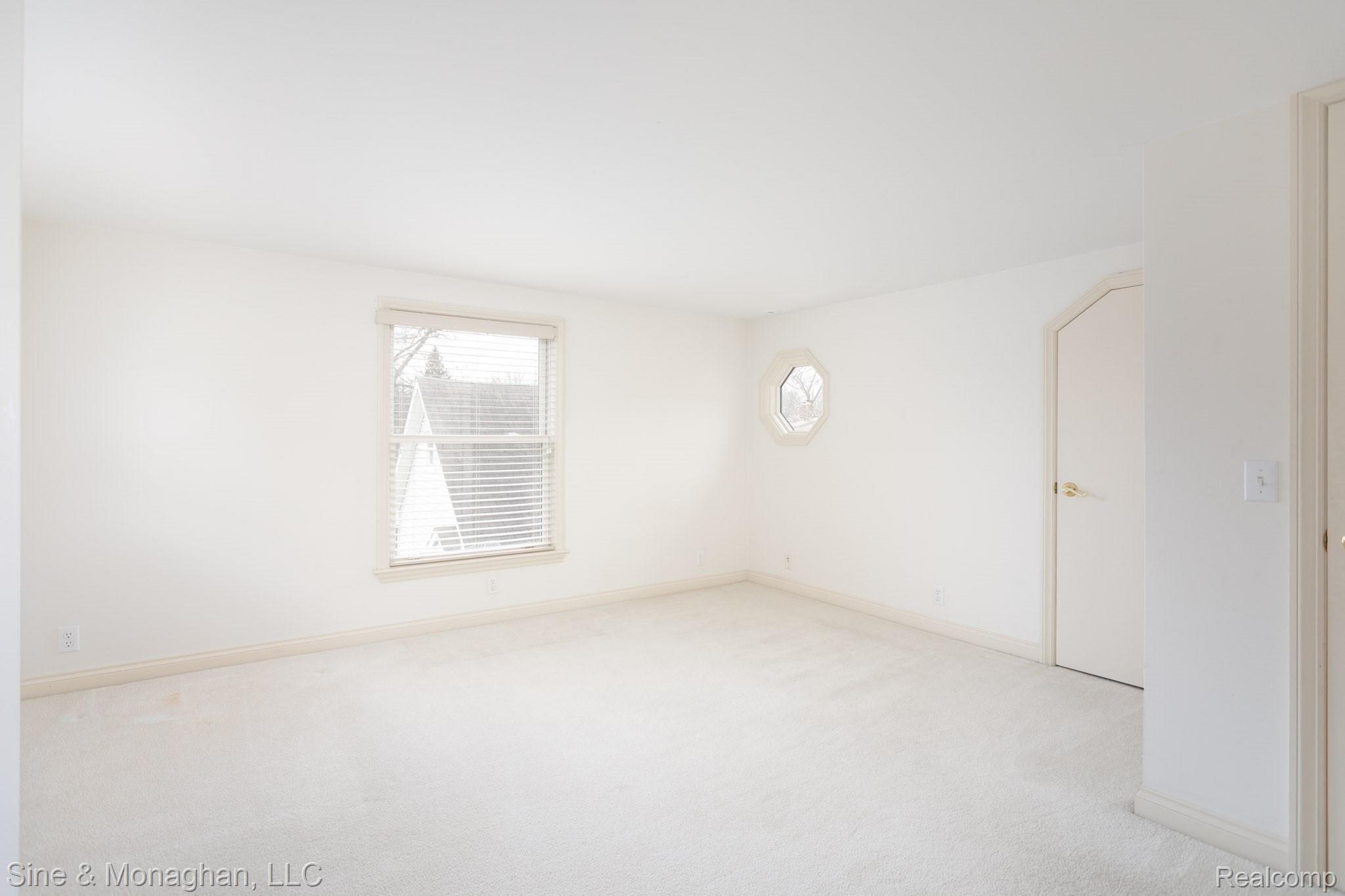 77 Muir Road Grosse Pointe, MI 48236 - Photo 27 of 43 36.jpg