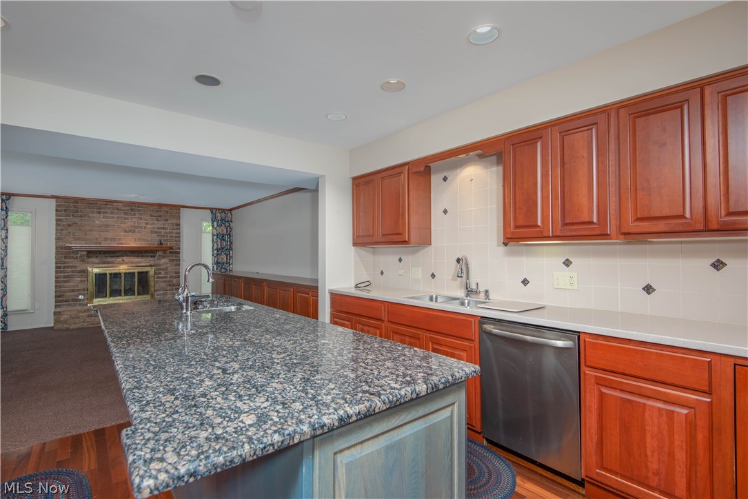 742 Hampton Ridge Drive Akron, OH 44313 - Photo 4 of 26 Kitchen