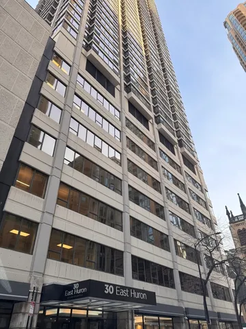 $5,000 | 30 East Huron Street, Unit 907, Chicago, IL 60611