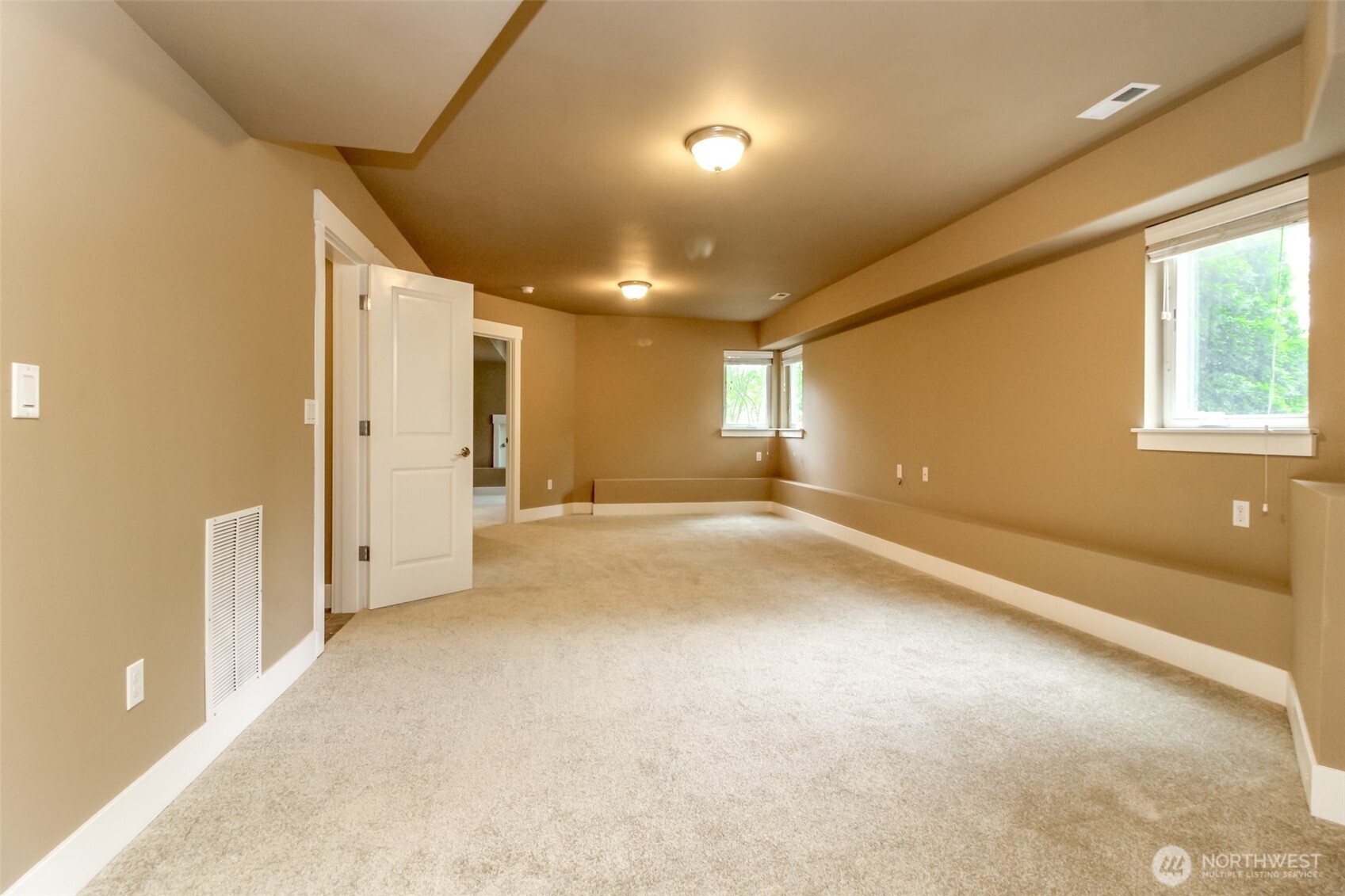 3000 South Mt Baker Boulevard Seattle, WA 98144 - Photo 34 of 40 a view of an empty room with a window