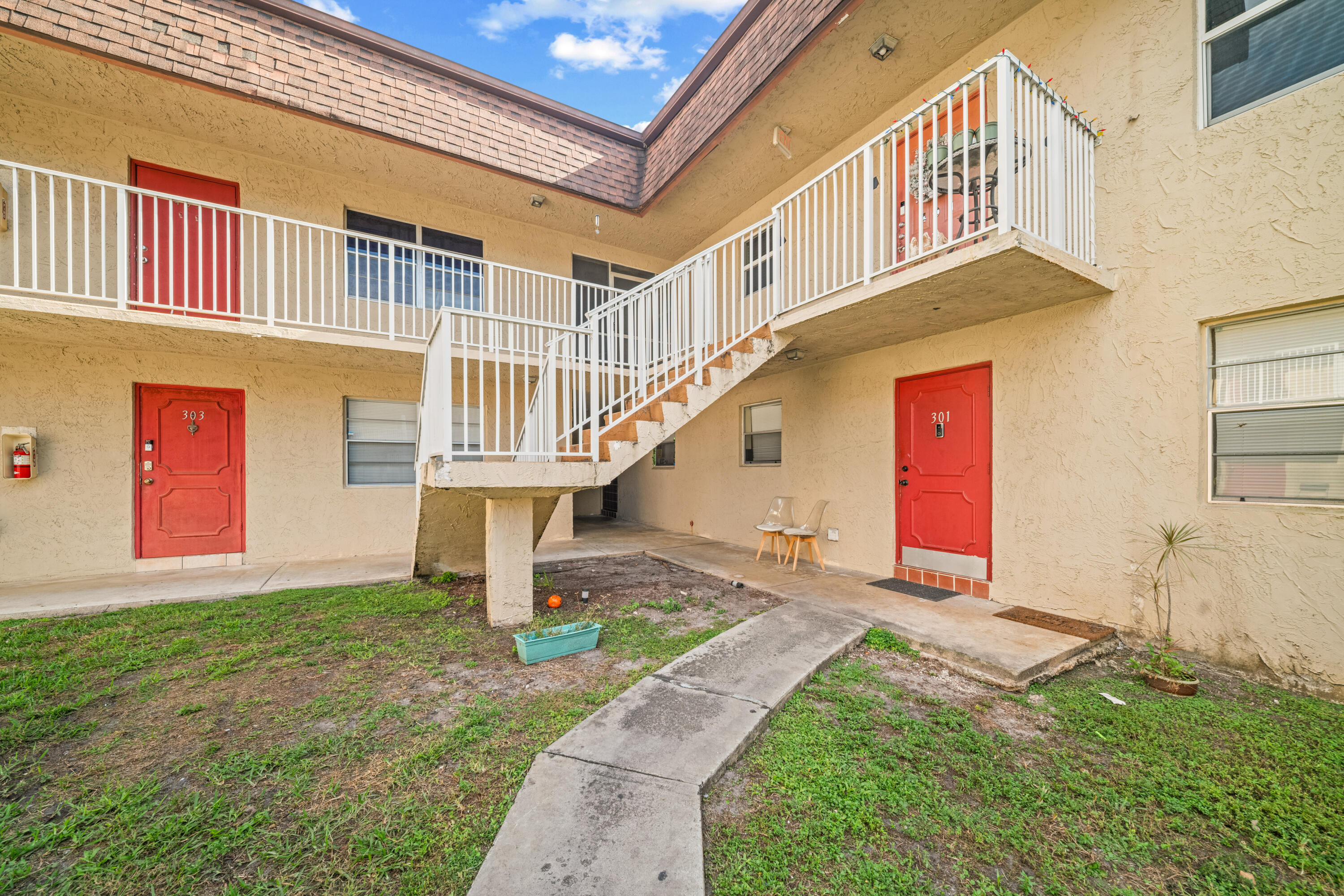 4528 Southwest 54th Street, Unit 302B Dania Beach, FL 33314 - Photo 31 of 33 a front view of a house with a yard
