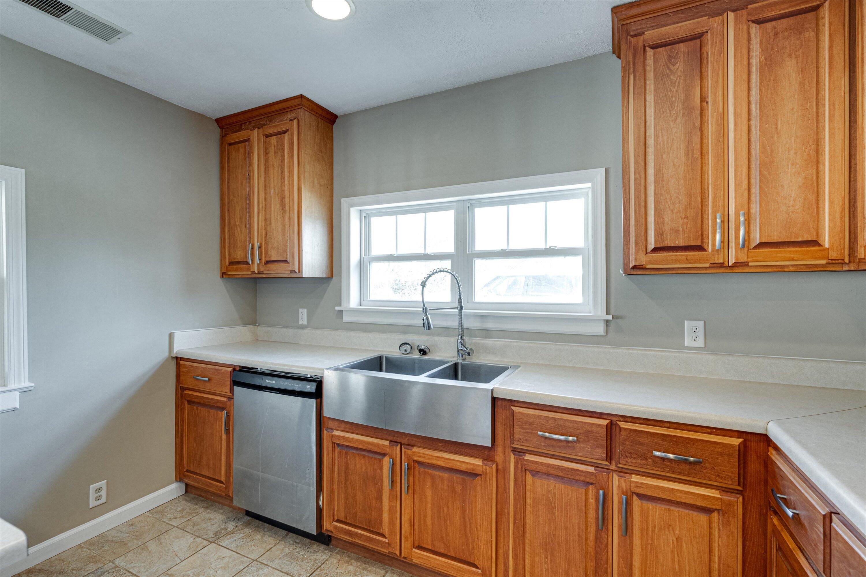 9113 Springfield Road Soddy Daisy, TN 37379 - Photo 6 of 23 50DEB4A4-259F-4CD7-8E75-1A28C7D4EAAF