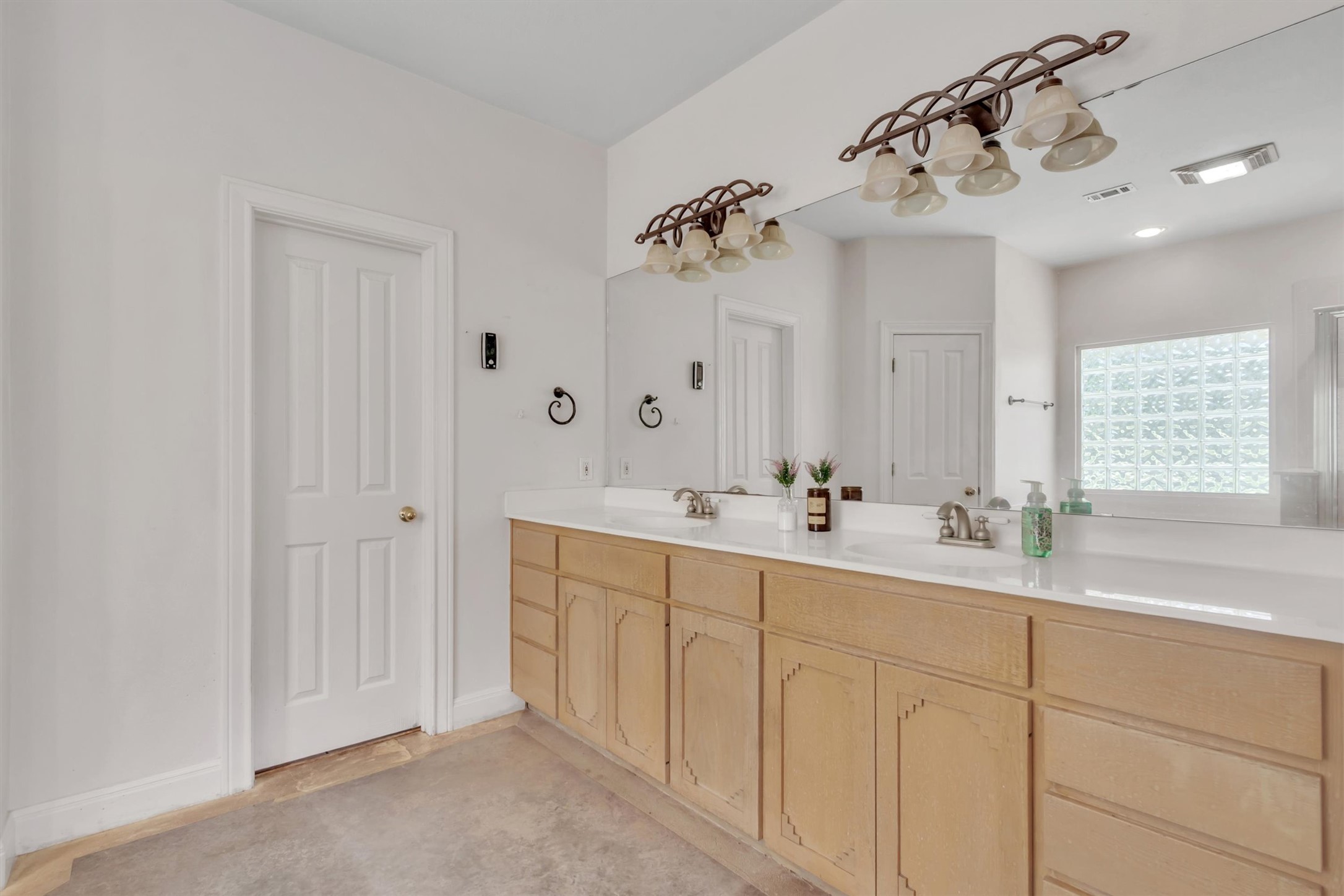 1120 Meadow Ridge Drive Austin, TX 78737 - Photo 19 of 40 Double vanity with ample storage and bright lighting adorns this well-appointed bathroom.