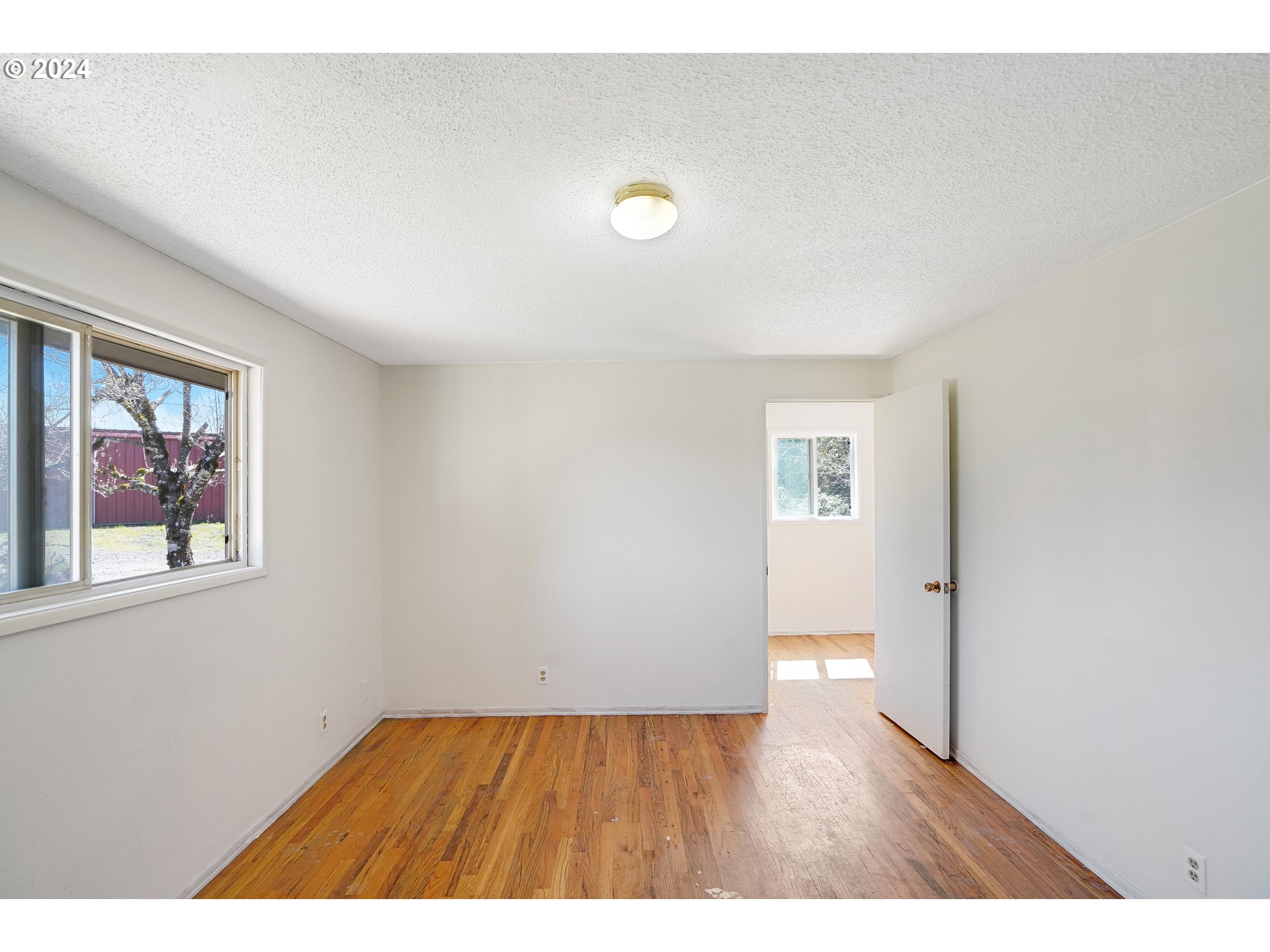 20471 Bridge Creek Road Southeast Silverton, OR 97381 - Photo 11 of 38 Gallery Image 11