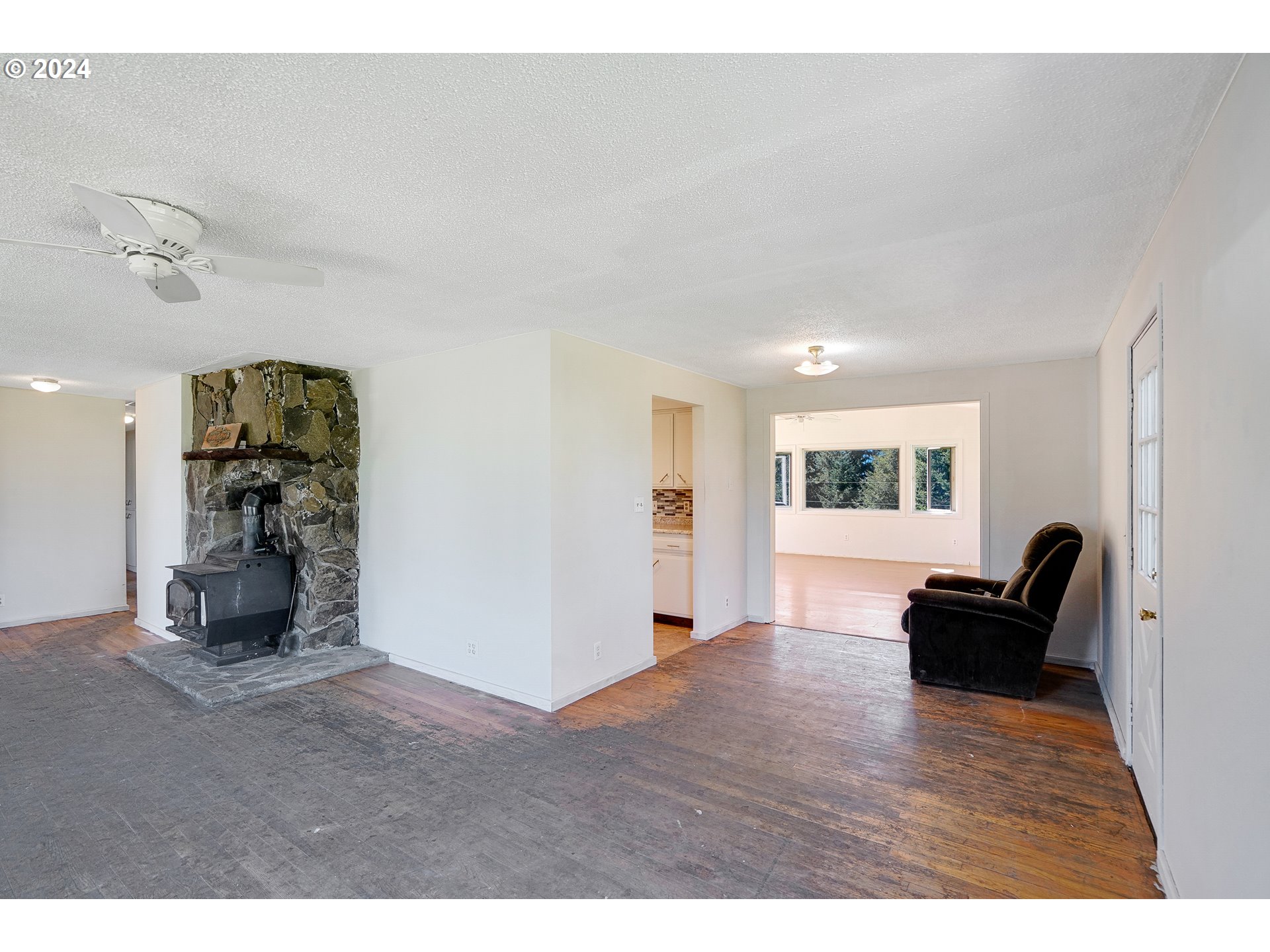 20471 Bridge Creek Road Southeast Silverton, OR 97381 - Photo 16 of 38 Gallery Image 16