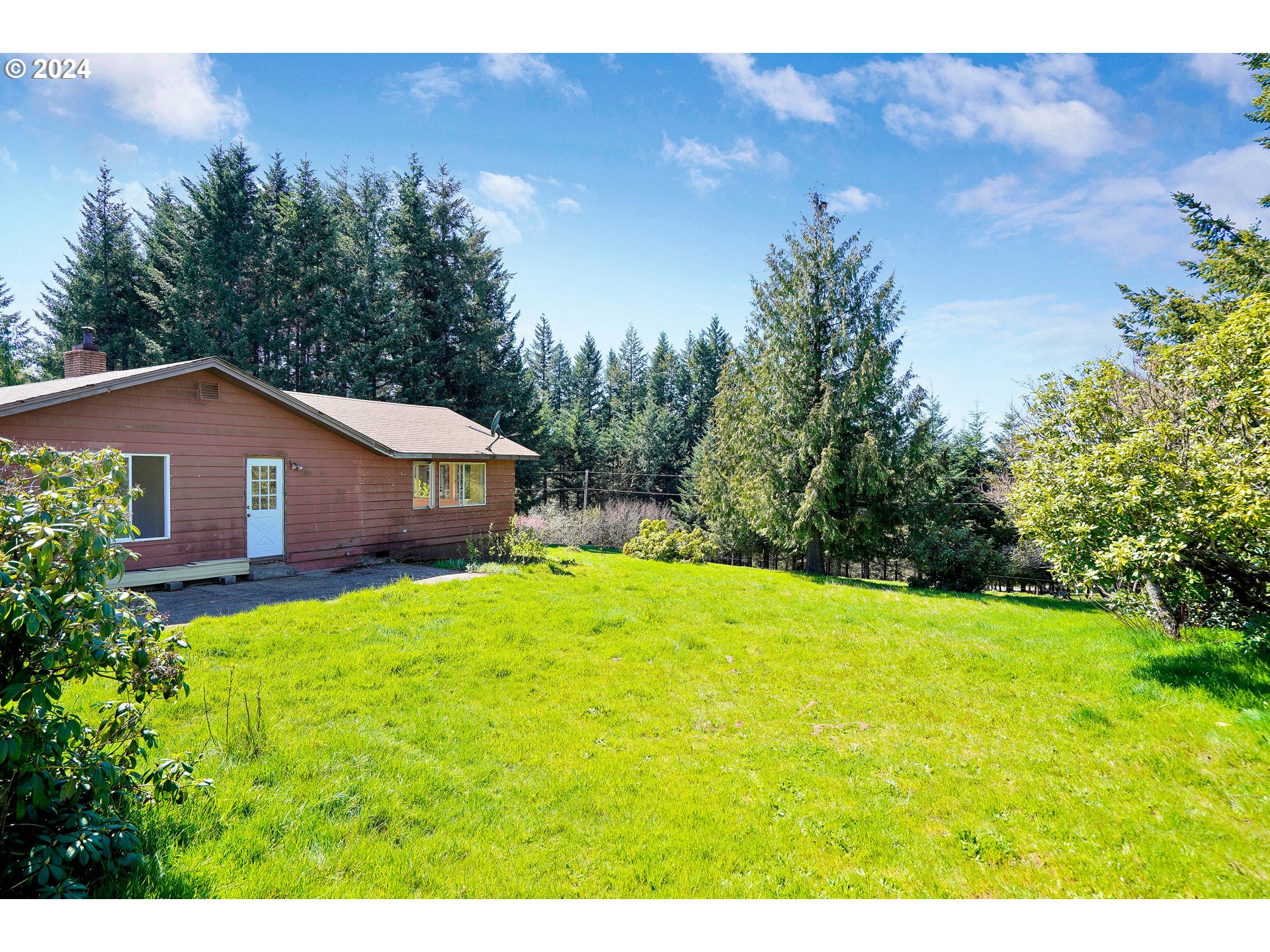 20471 Bridge Creek Road Southeast Silverton, OR 97381 - Photo 3 of 38 Gallery Image 3