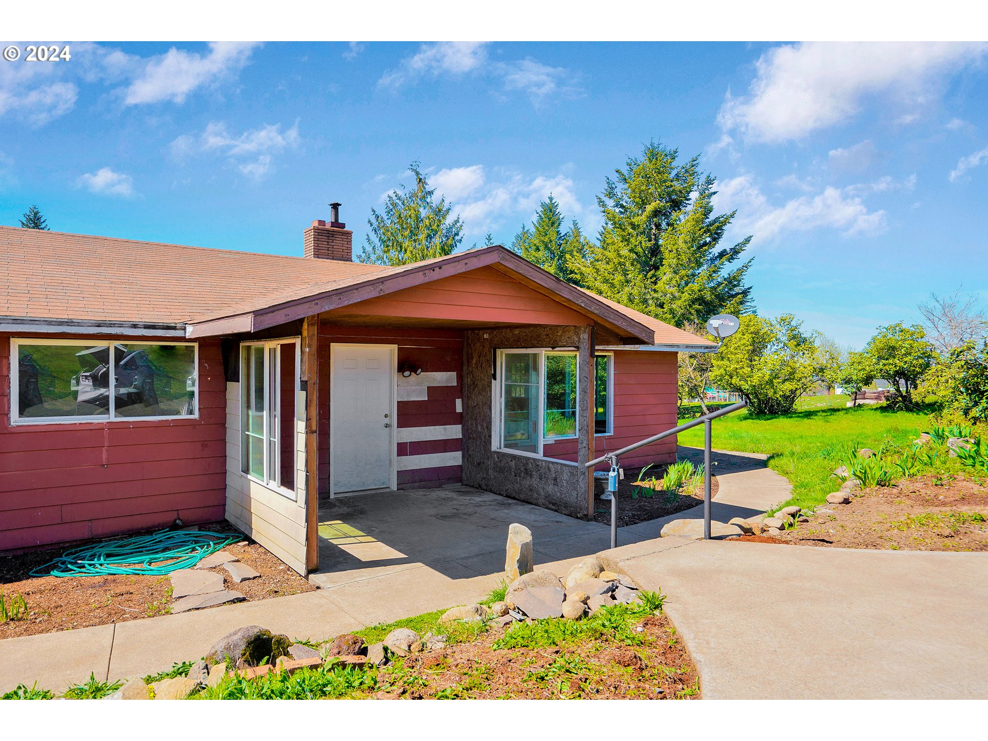 20471 Bridge Creek Road Southeast Silverton, OR 97381 - Photo 4 of 38 Gallery Image 4