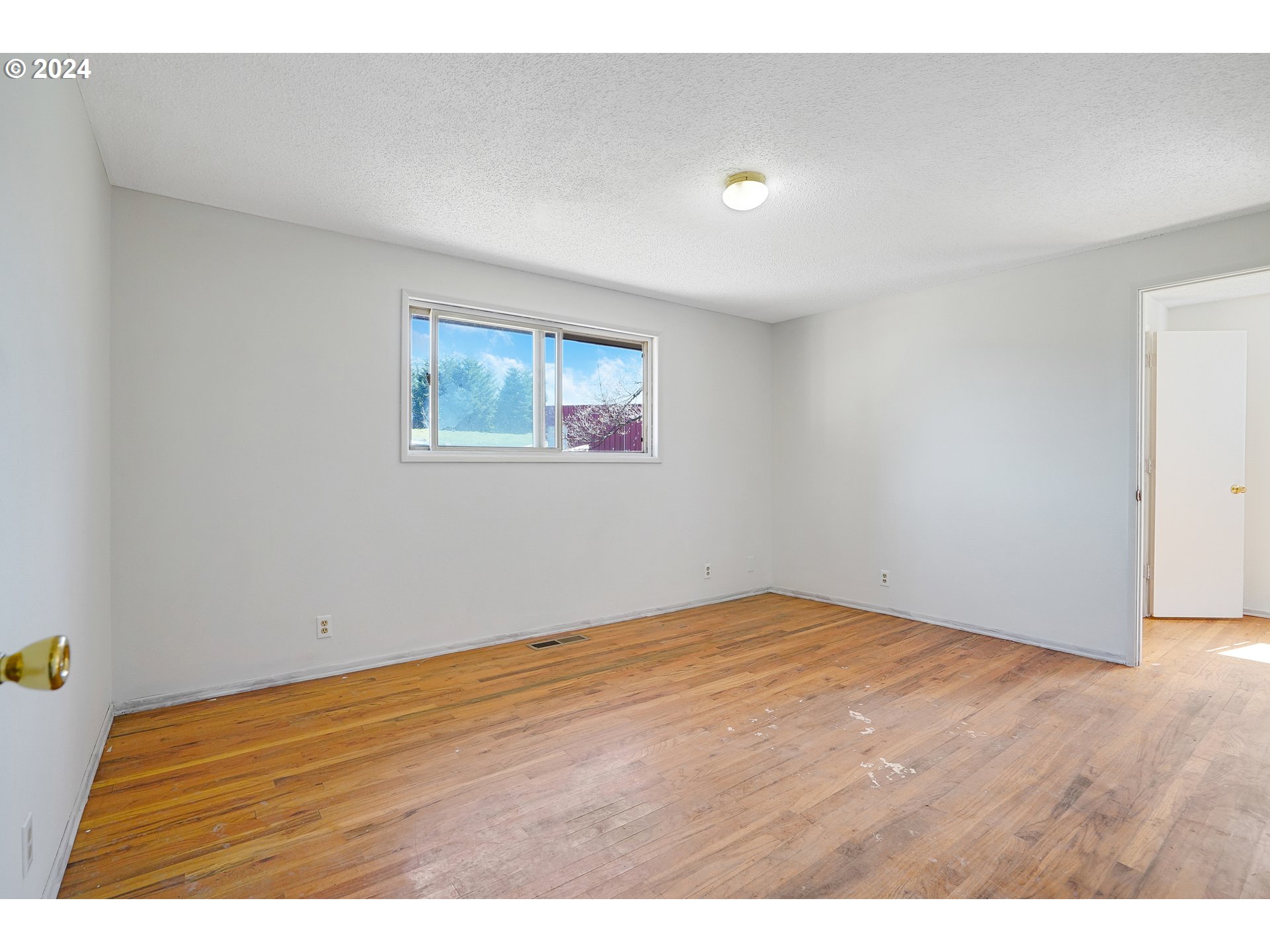 20471 Bridge Creek Road Southeast Silverton, OR 97381 - Photo 10 of 38 Gallery Image 10