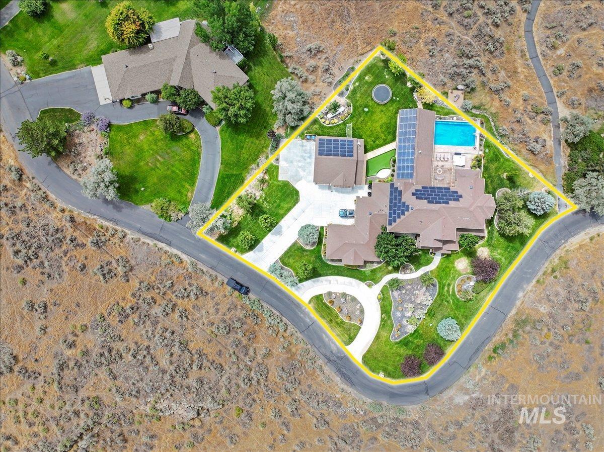 3365 Willow Way Twin Falls, ID 83301 - Photo 1 of 50 Aerial view of property and surrounding area with property boundaries highlighted