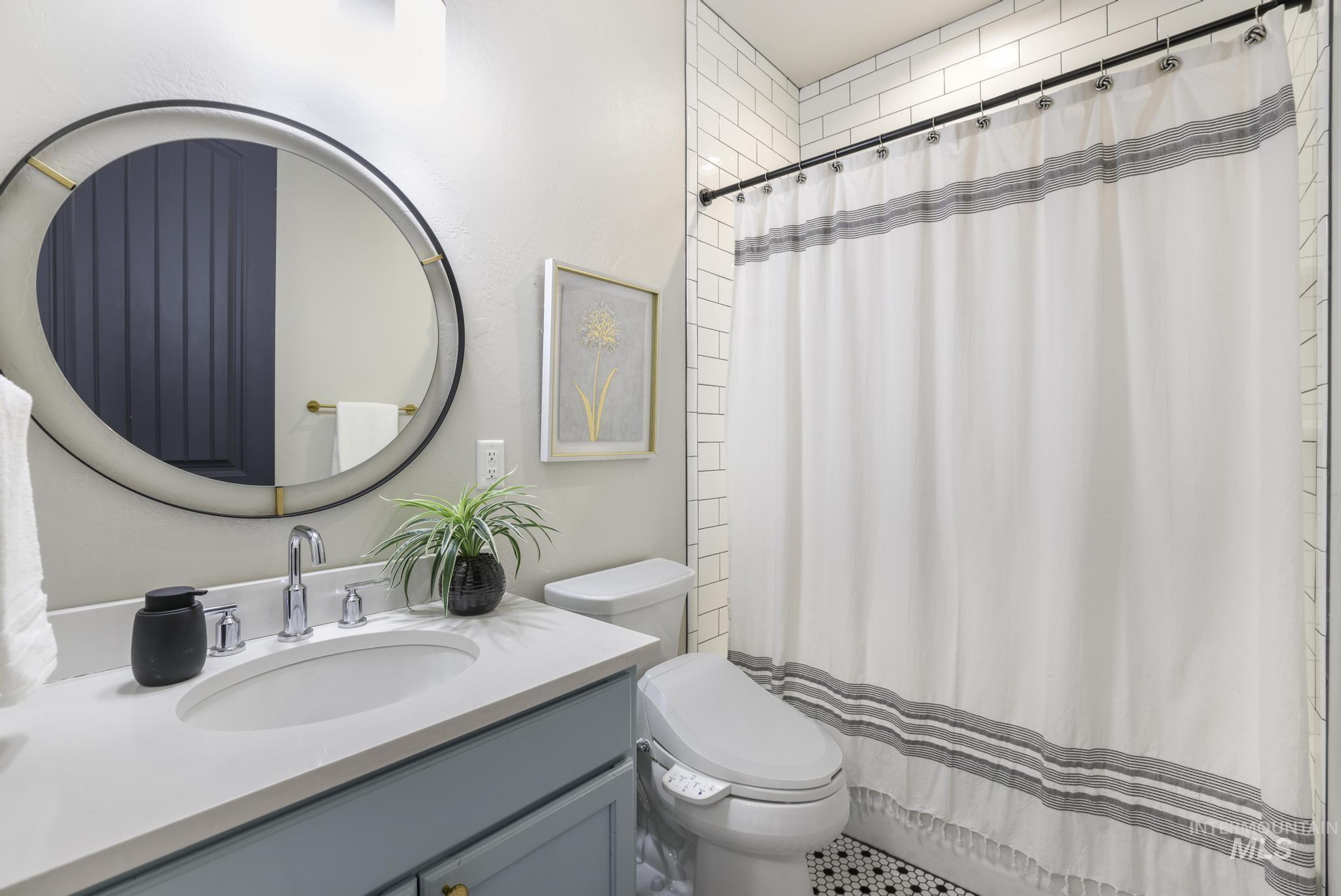 3365 Willow Way Twin Falls, ID 83301 - Photo 23 of 50 Full bath featuring a shower with curtain and vanity