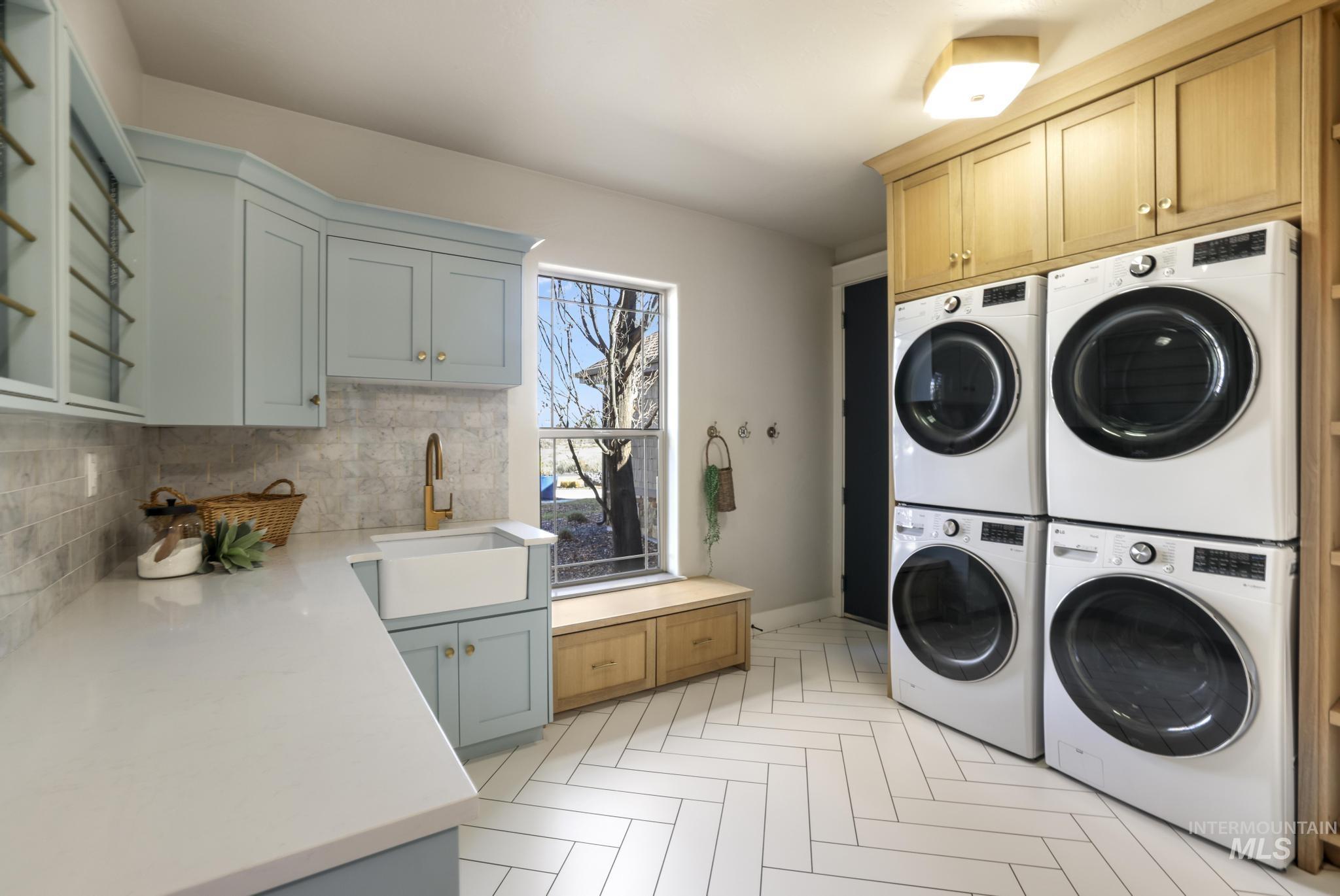 3365 Willow Way Twin Falls, ID 83301 - Photo 24 of 50 Laundry room with washing machine and clothes dryer and cabinet space