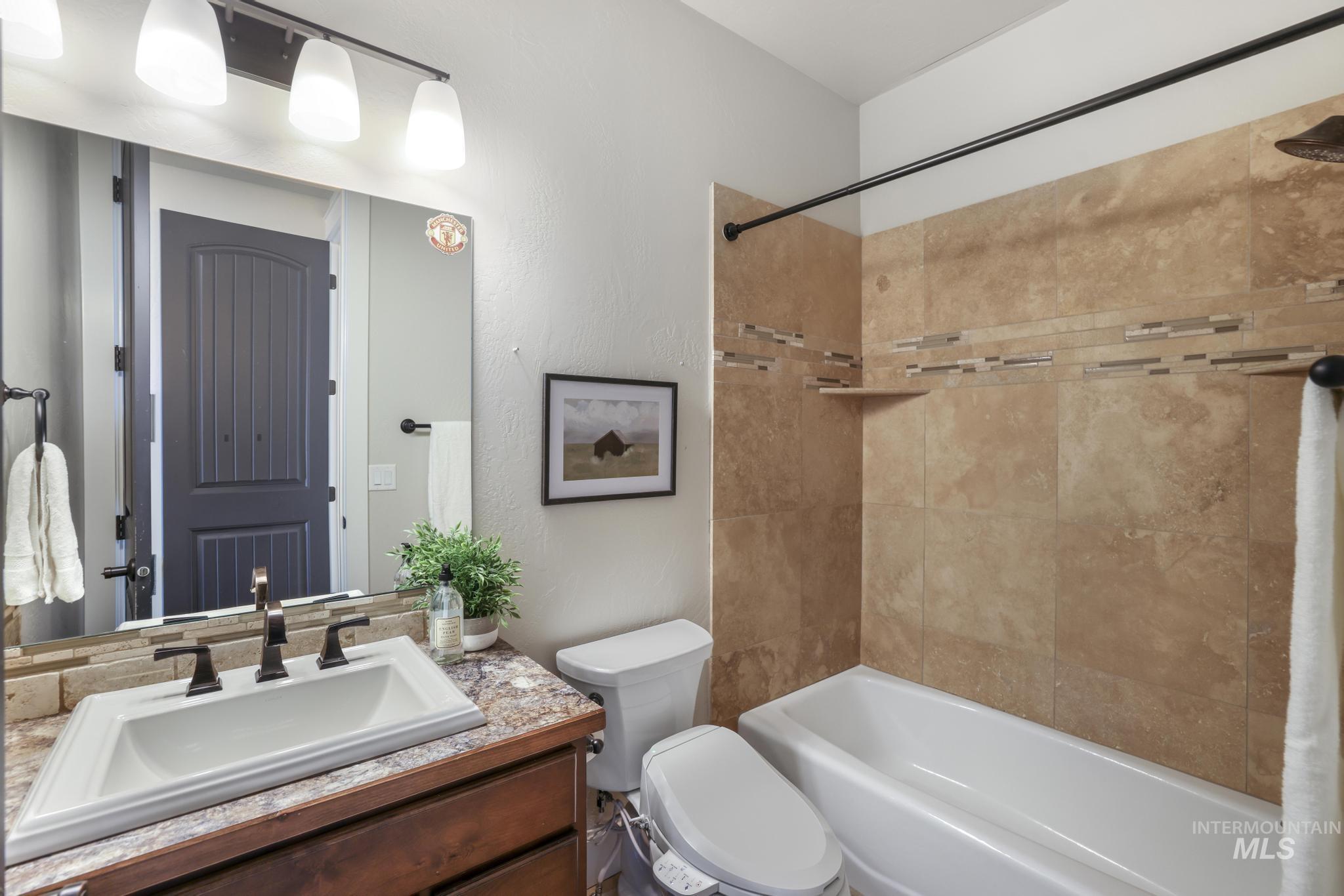 3365 Willow Way Twin Falls, ID 83301 - Photo 30 of 50 Bathroom with shower / bath combo and vanity