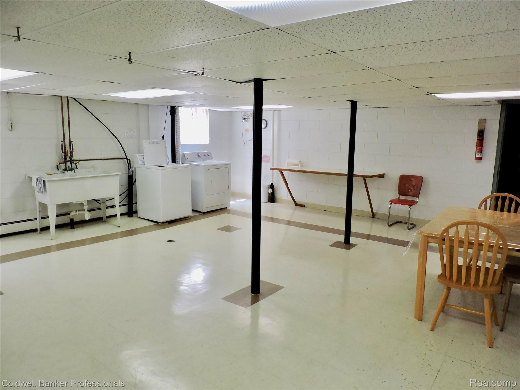 419 Prospect Street, Unit 105 Romeo, MI 48065 - Photo 25 of 37 Common laundry & gathering room.
