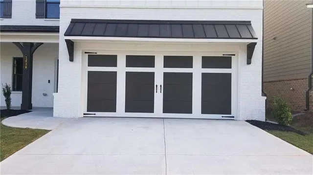 a view of an entryway of a house