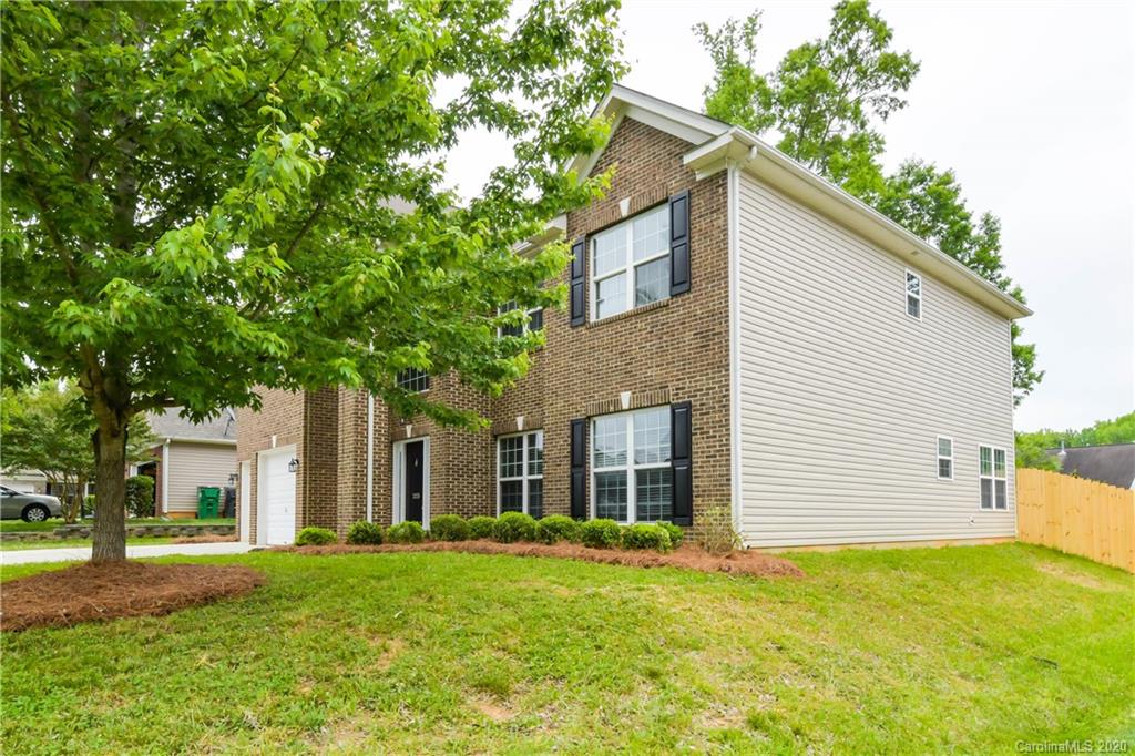 2026 Pin Hook Road Charlotte, NC 28215 - Photo 3 of 36 Gallery Image 3