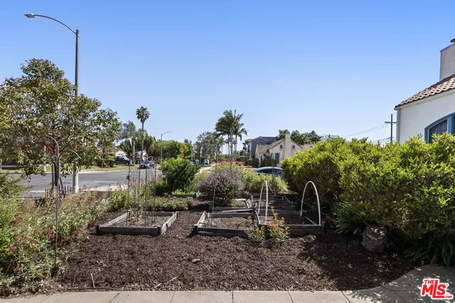 $1,888,888 | 1569 South Orange Grove Avenue, Los Angeles, CA 90019