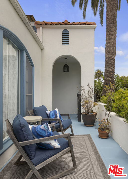 1569 South Orange Grove Avenue Los Angeles, CA 90019 - Photo 7 of 47