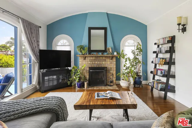 $1,888,888 | 1569 South Orange Grove Avenue, Los Angeles, CA 90019