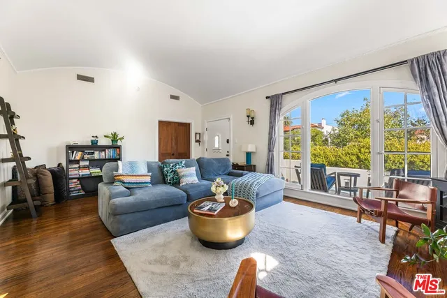 $1,888,888 | 1569 South Orange Grove Avenue, Los Angeles, CA 90019